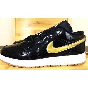 SOLD New Nike Air Jordan Retro 1 Low Size 7y